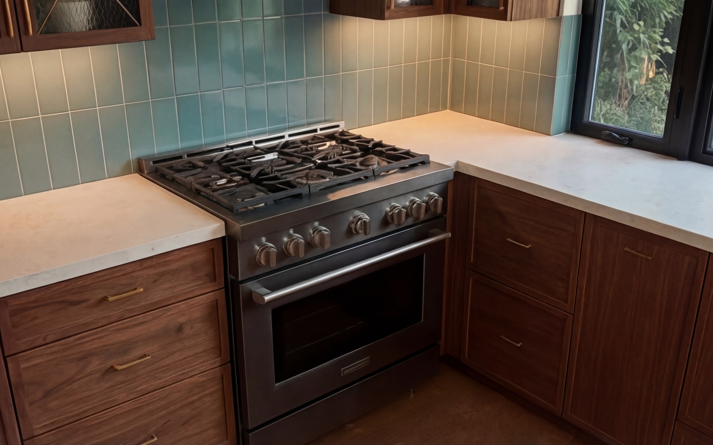 Midcentury kitchen — range and tile backsplash
